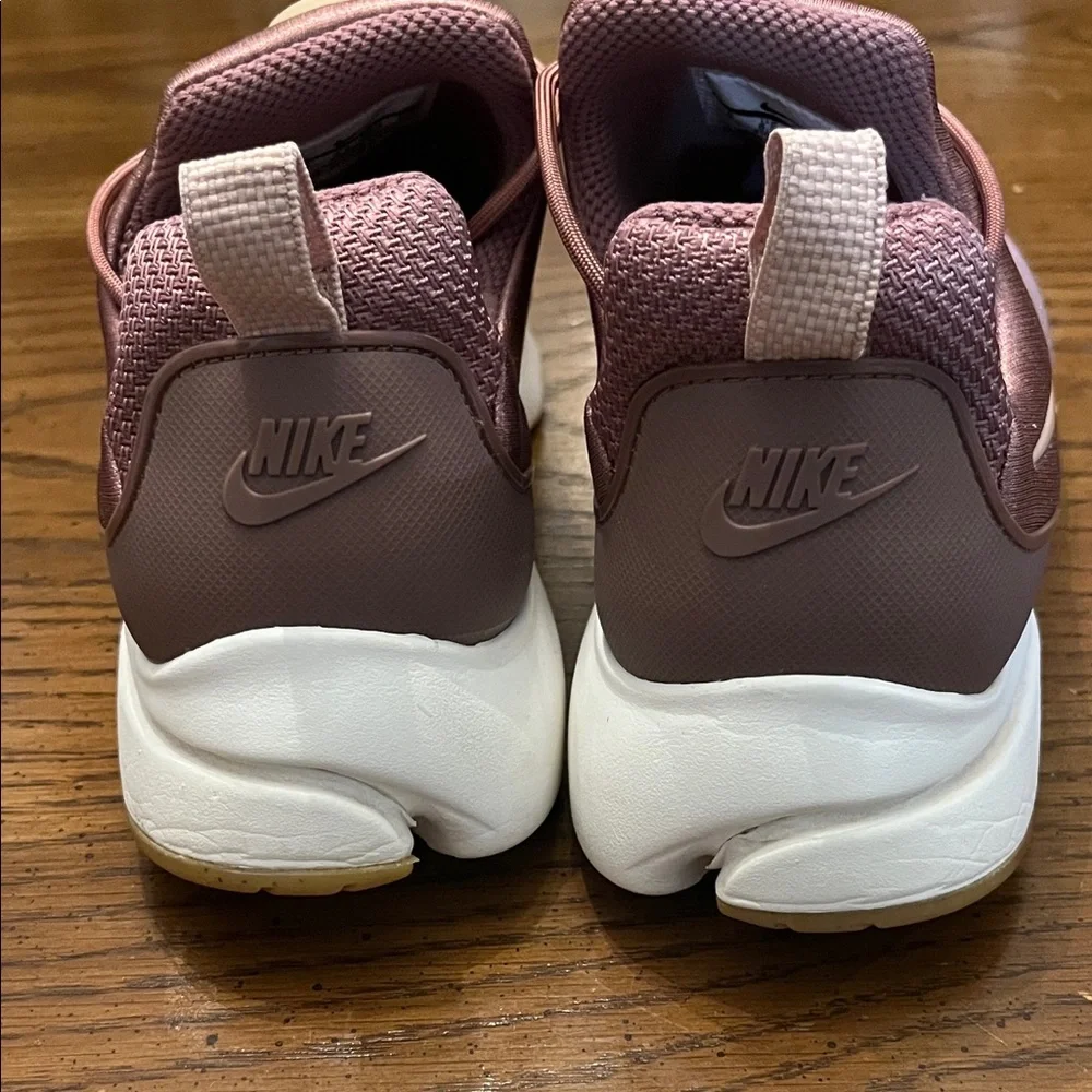 Nike Presto Fly Mauve Sneakers, size‎ 9